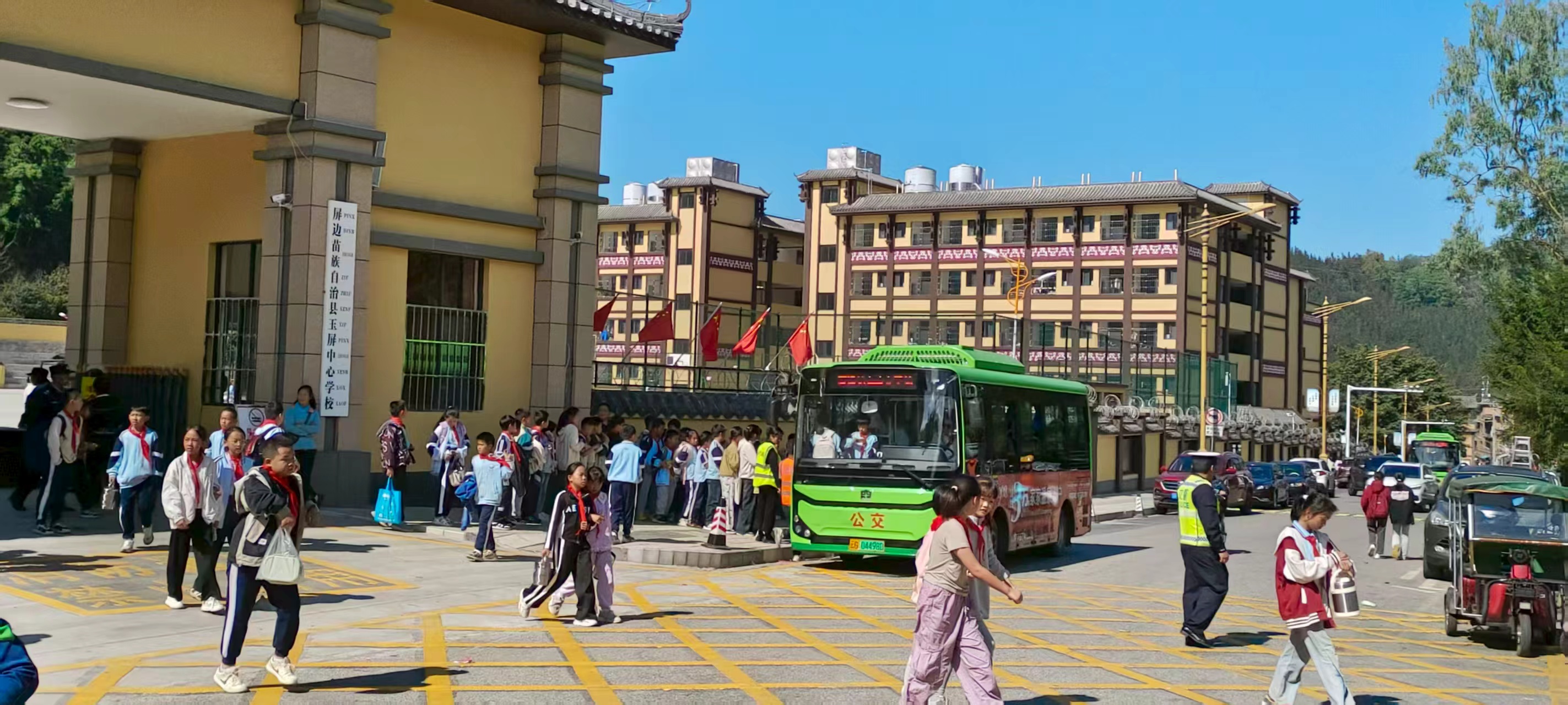 屏边县“代表传声”聚焦群众急难愁盼