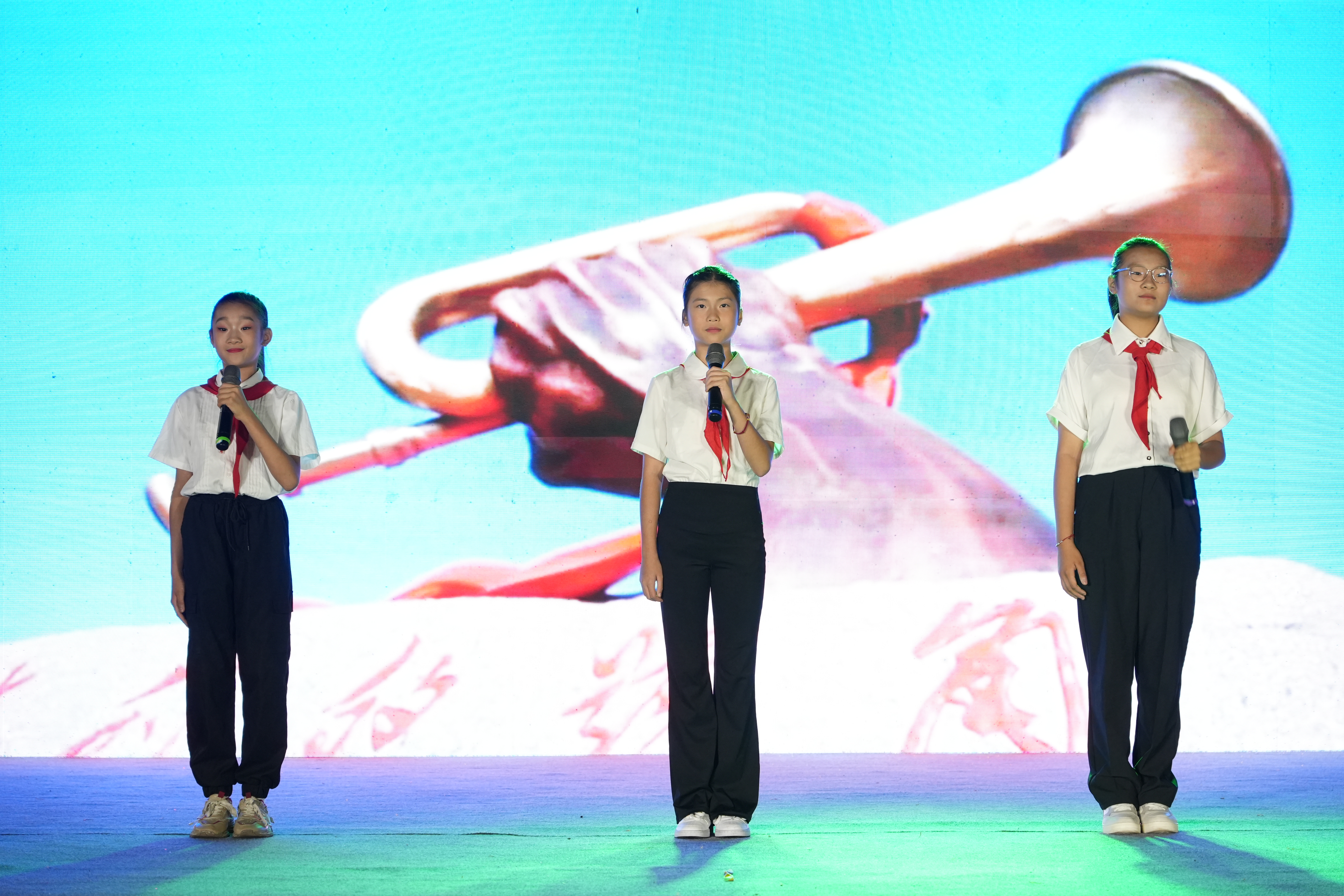 2026年河口县全民阅读启动仪式暨第四届中越“经典咏流传”诵读交流活动在河口县口岸花园举行