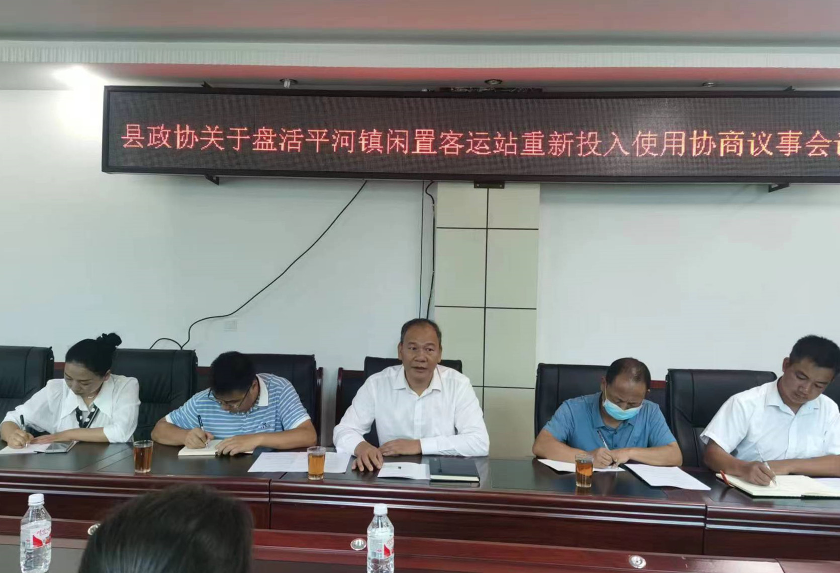 县政协组织各方协商会_副本.jpg