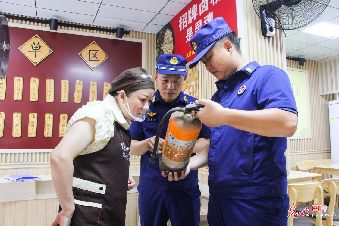 【聚焦高考 逐梦今夏】暖心护航,托举学子奋力追梦 【聚焦高考 逐梦今夏】暖心护航,托举学子奋力追梦