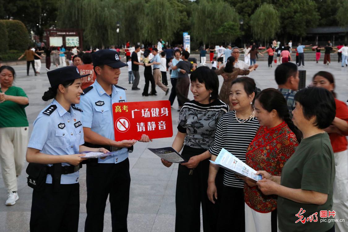 【聚焦高考 逐梦今夏】暖心护航,托举学子奋力追梦 【聚焦高考 逐梦今夏】暖心护航,托举学子奋力追梦