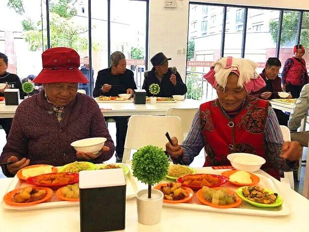 就在红河，他们10元实现干饭自由→