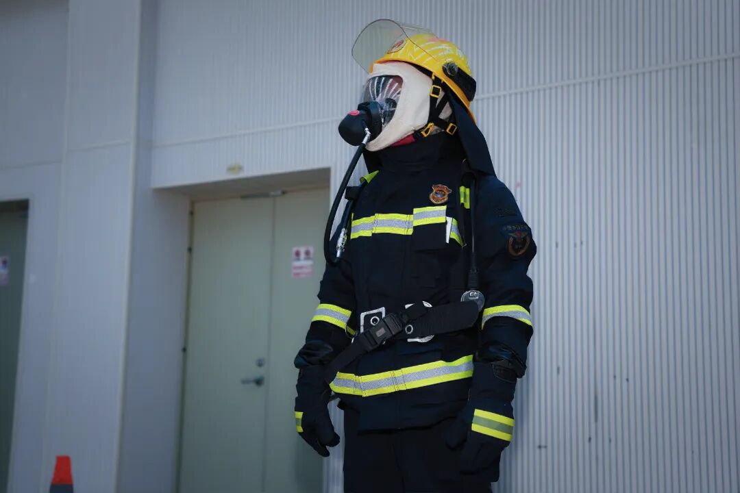 大队干部个人防护装备穿戴 (3).jpg