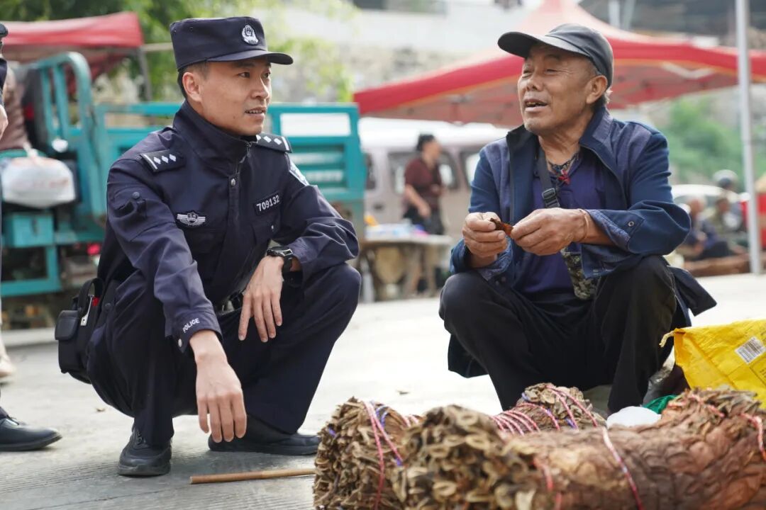 守护百年“米轨”烟火气  绘就苗乡平安新画卷