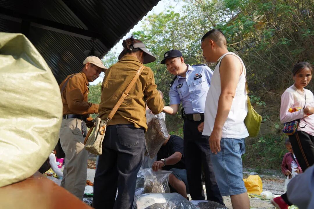 守护百年“米轨”烟火气  绘就苗乡平安新画卷