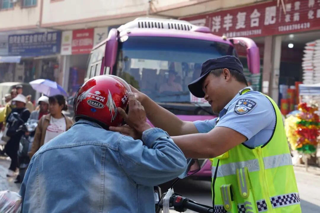 守护百年“米轨”烟火气  绘就苗乡平安新画卷