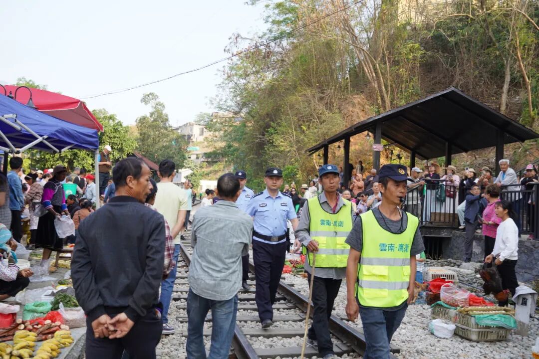 守护百年“米轨”烟火气  绘就苗乡平安新画卷