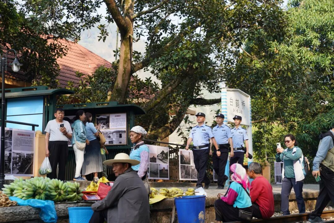 守护百年“米轨”烟火气  绘就苗乡平安新画卷