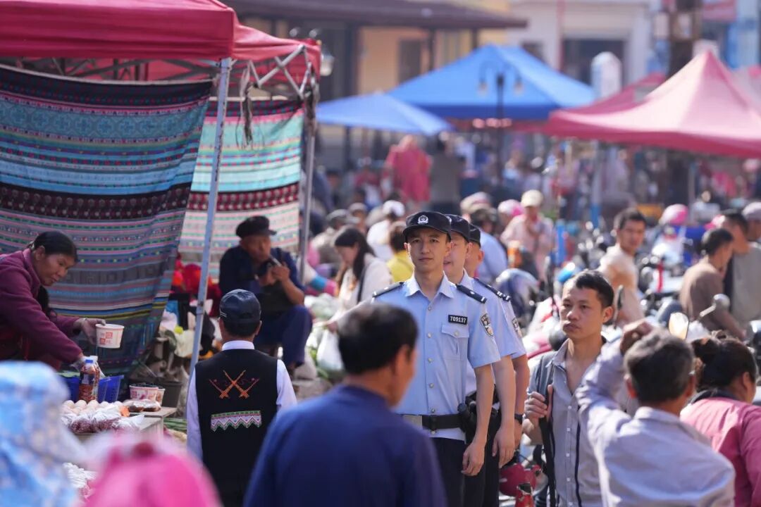 守护百年“米轨”烟火气  绘就苗乡平安新画卷