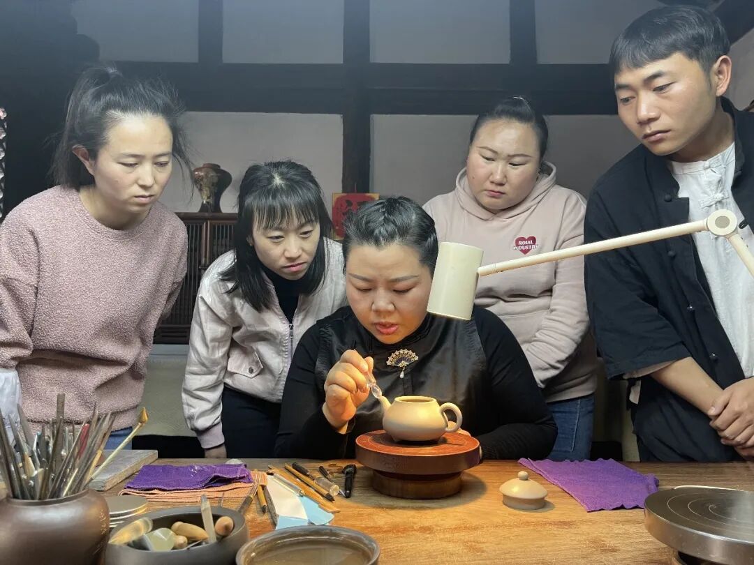 建水紫陶:千年窑火淬炼百亿产业 建水紫陶:千年窑火淬炼百亿产业
