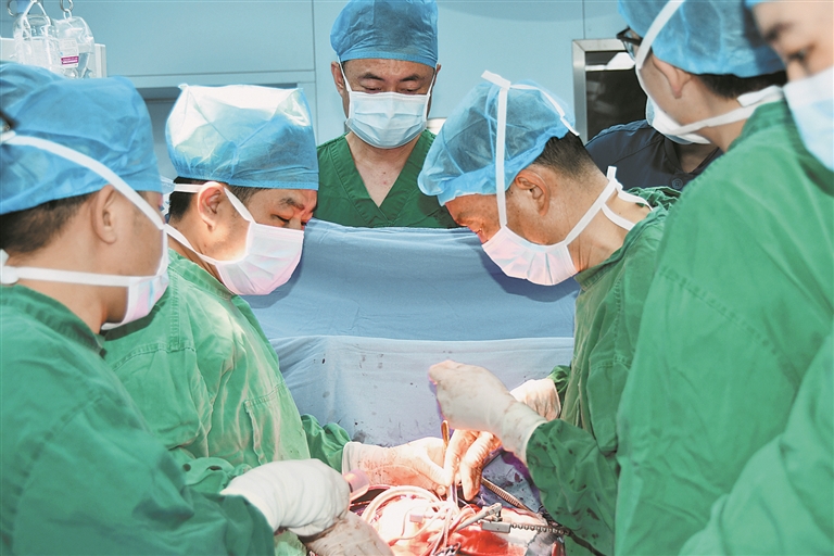 开远市人民医院完成首例自主心脏外科手术