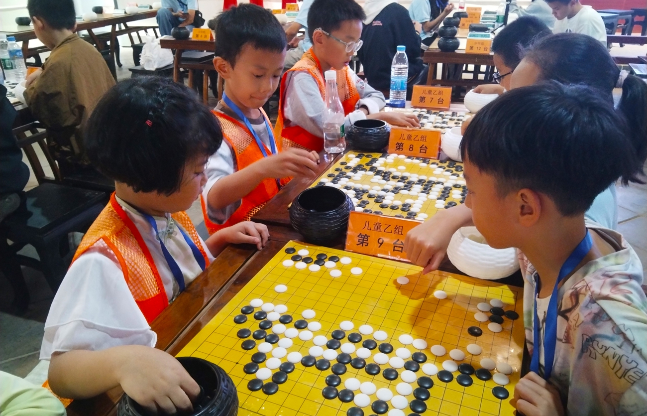 全州首届少儿围棋公开赛在建水举行